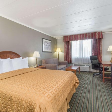 Days Inn By Wyndham Columbus East Airport Exteriör bild
