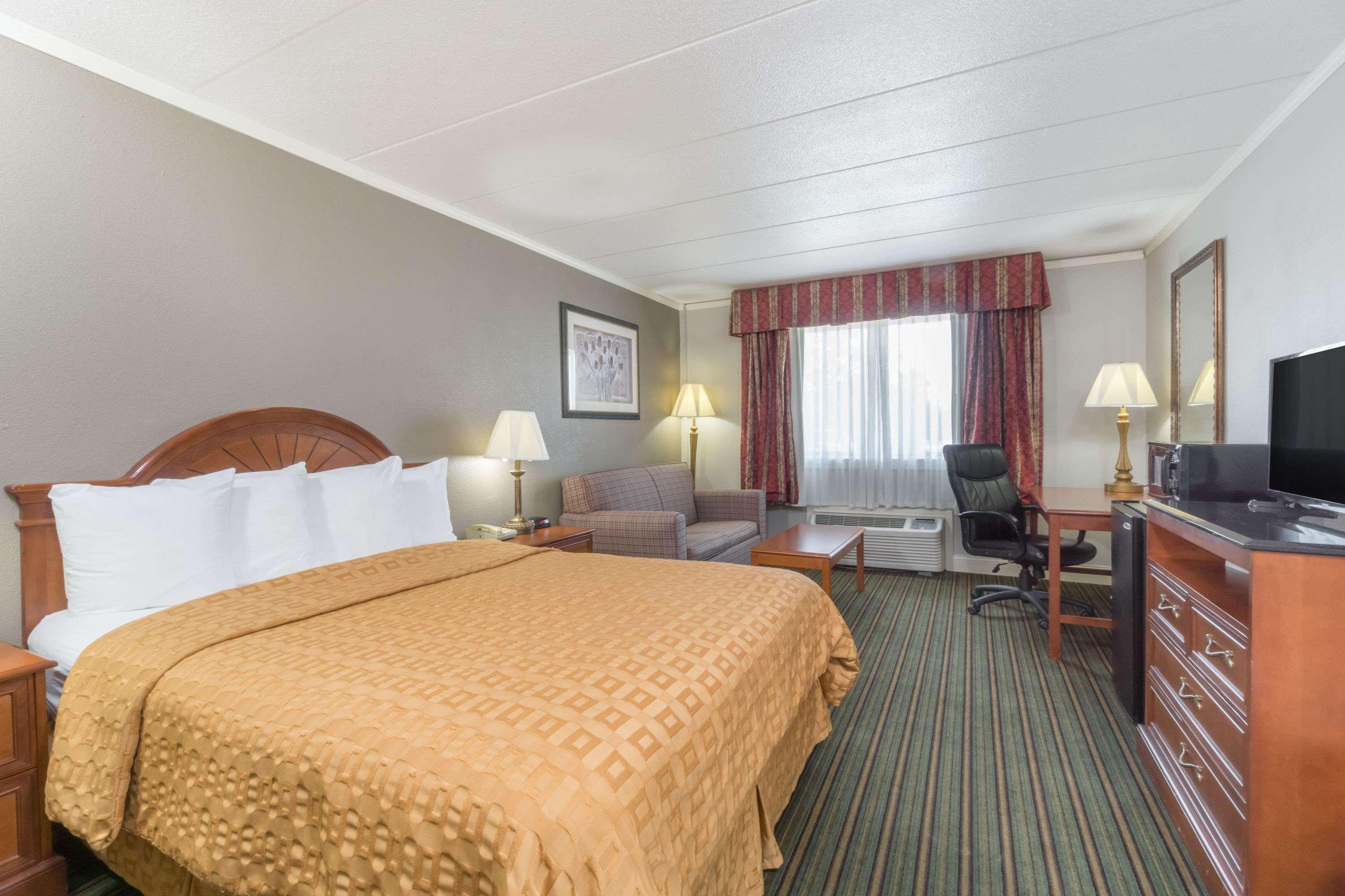 Days Inn By Wyndham Columbus East Airport Exteriör bild