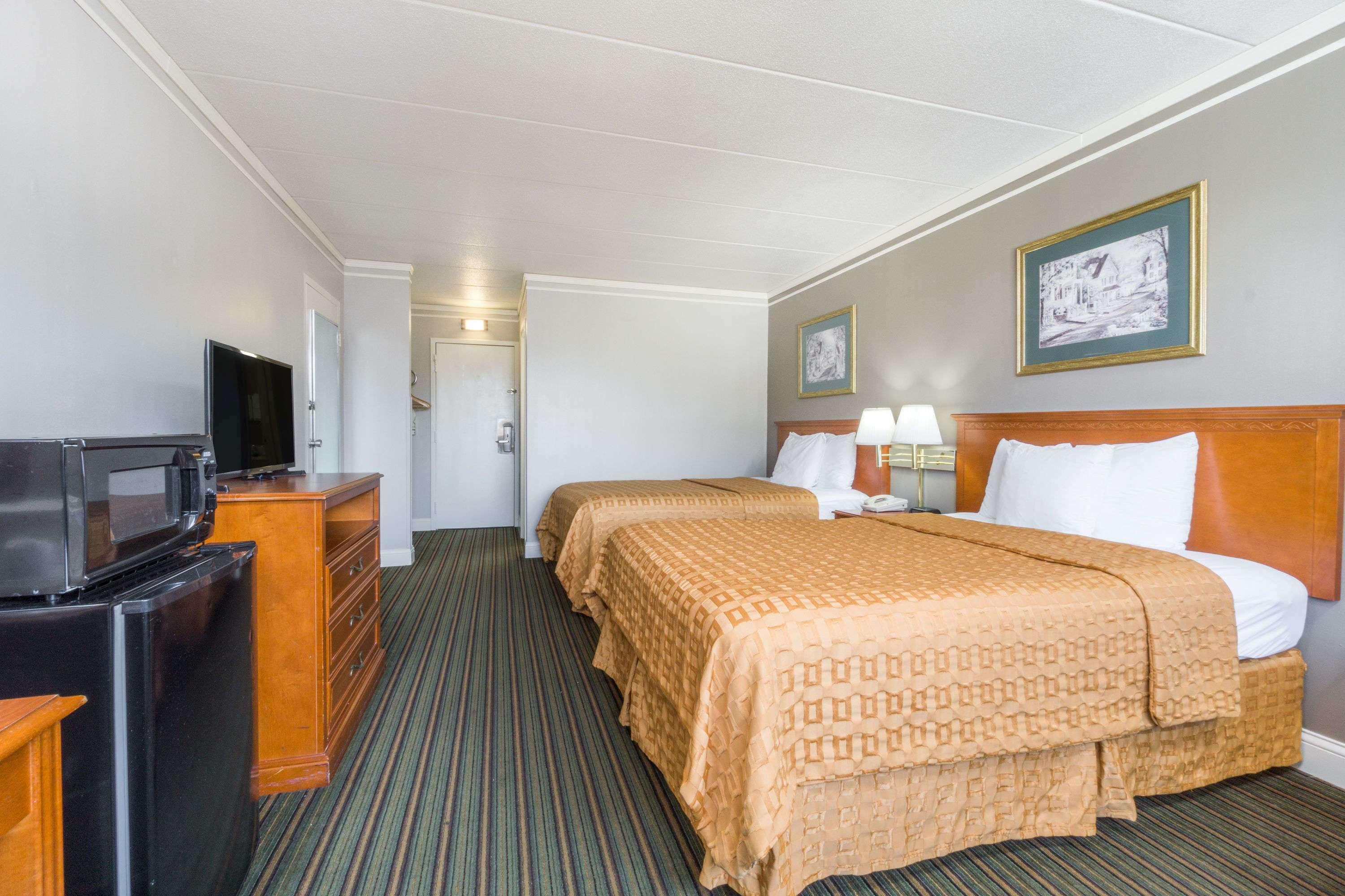 Days Inn By Wyndham Columbus East Airport Exteriör bild