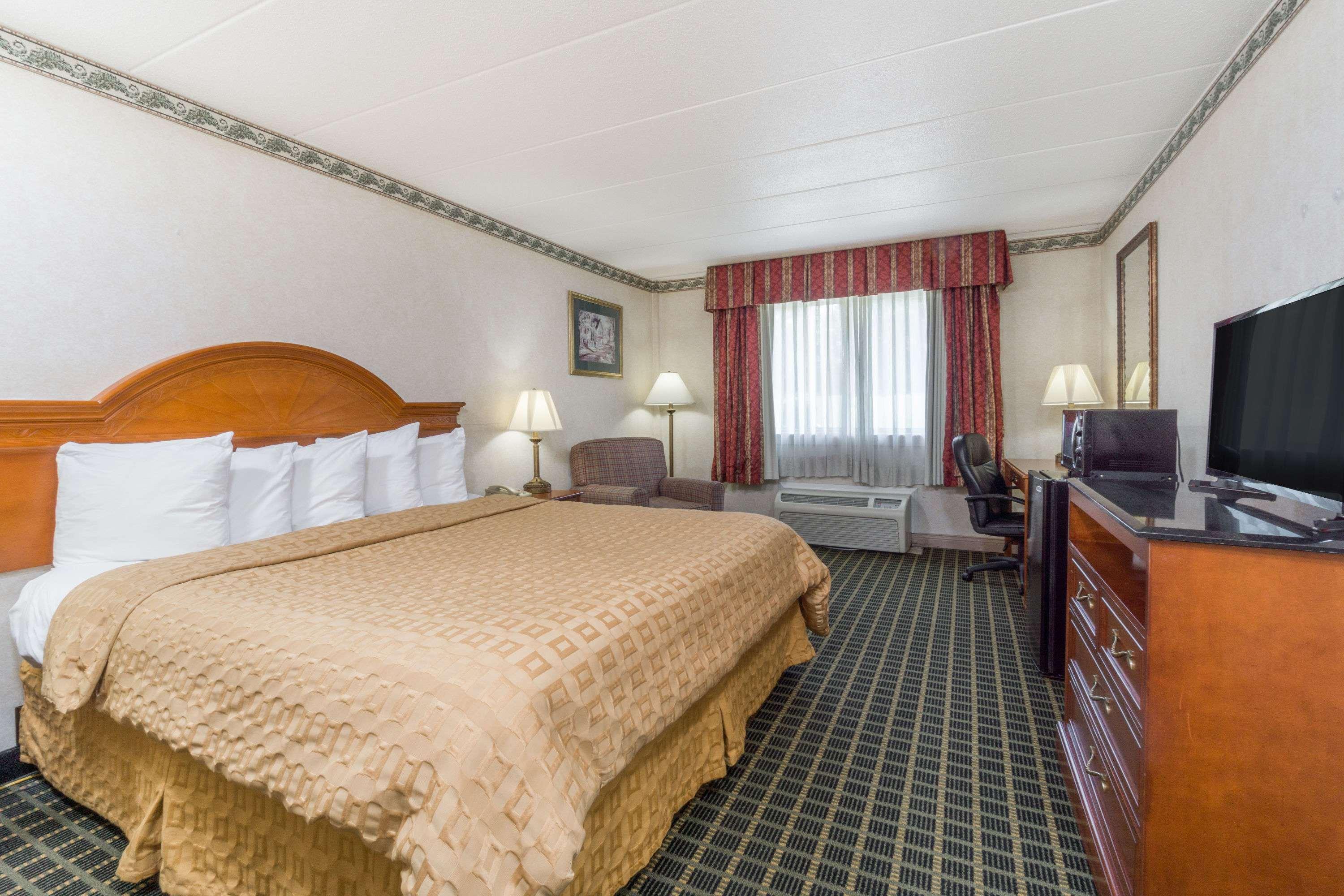 Days Inn By Wyndham Columbus East Airport Exteriör bild